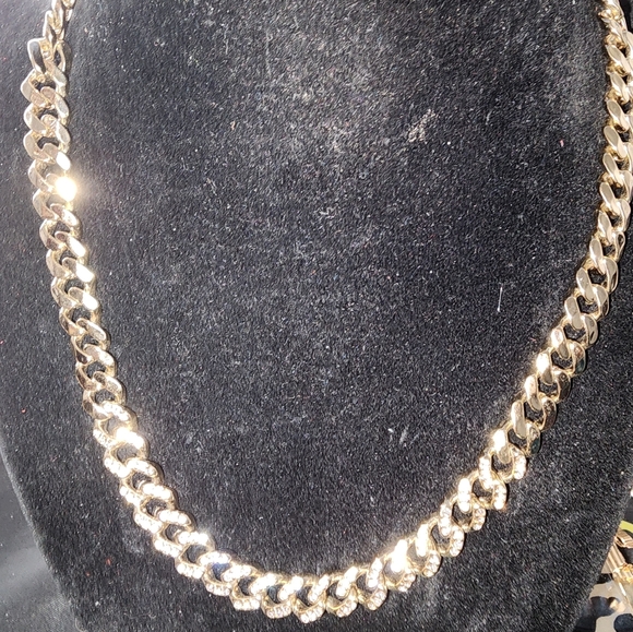 Givenchy necklace - Picture 2 of 5